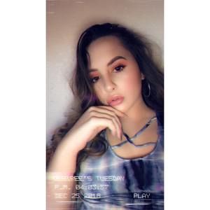 Meet your Posher, Desiree